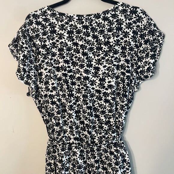 LOFT Floral Flutter Wrap Romper Size 12 - Picture 11 of 11